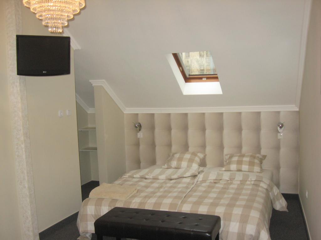 Lika Panzio Gyula Hotel Esterno foto